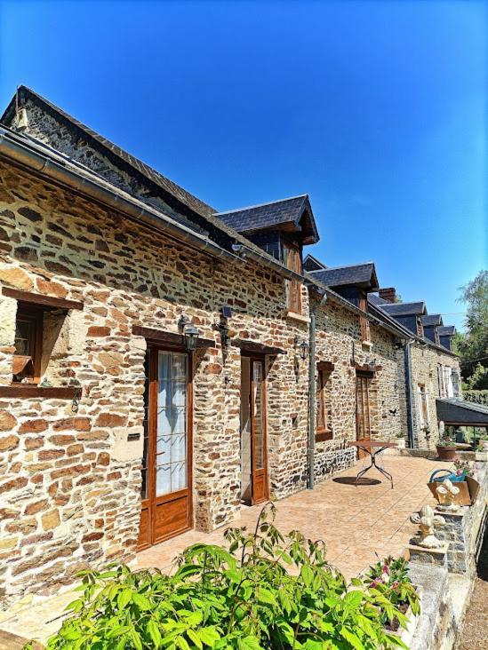 Le Moulin De Benneville Chambres D'Hotes, Petit Dejeuner Compris Cahagnes Exterior photo